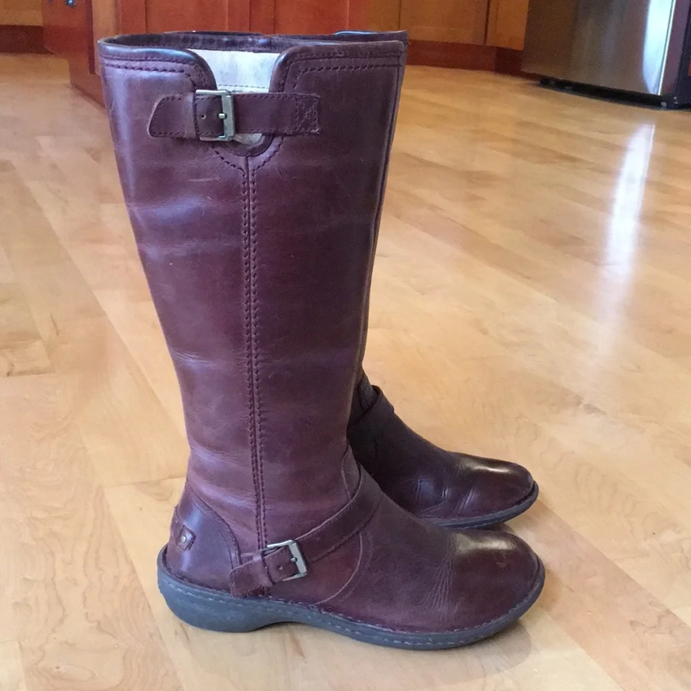 UGG Tupelo Leather Boots With Sheepskin Lining